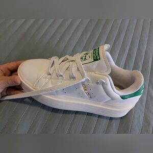 Women's Adidas Stan Smith Bonega platform sneaker - White/green. Size 6.